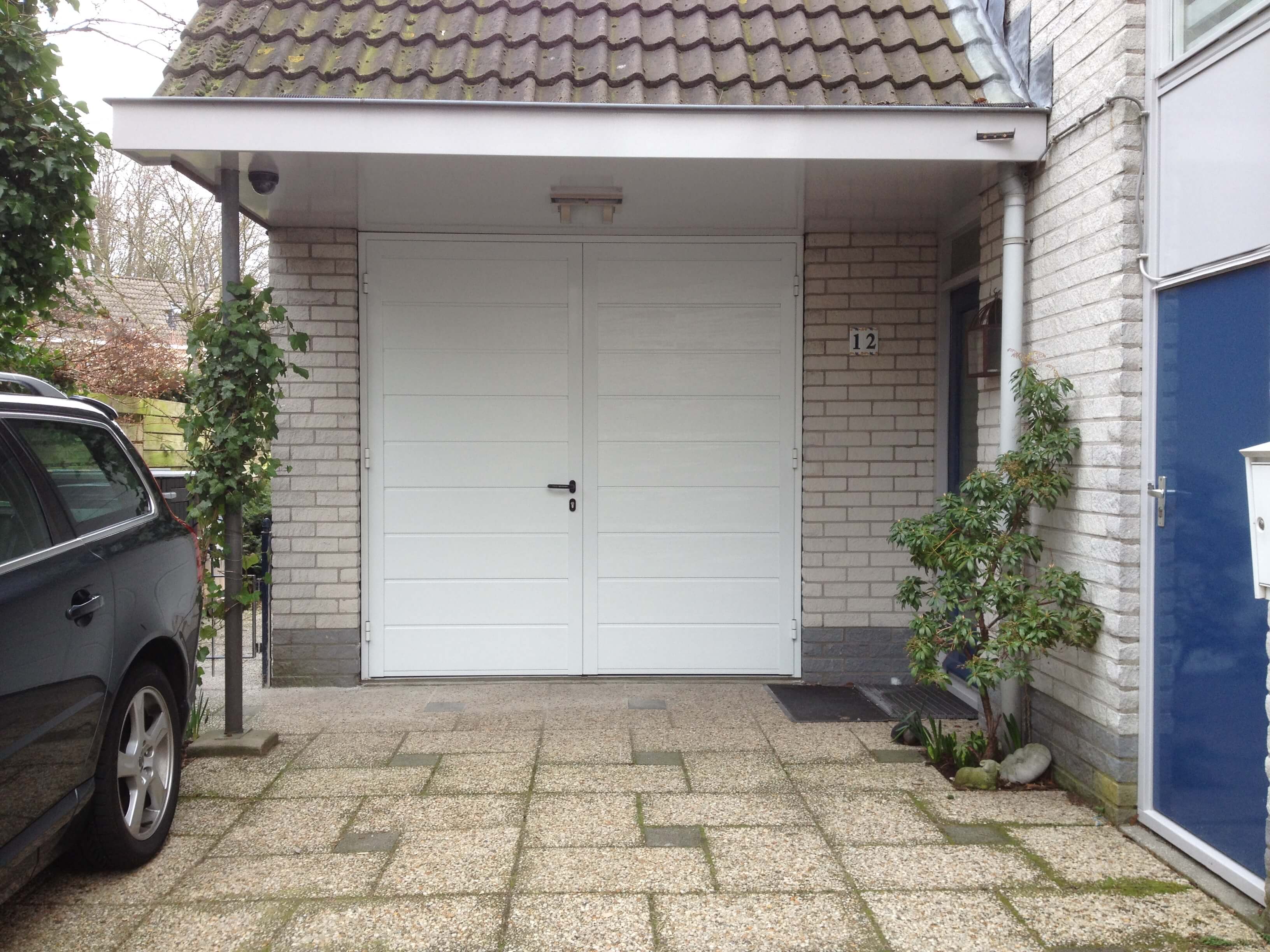 Openslaande garagedeurdeur NT60-2 voor meer ruimte en gemak